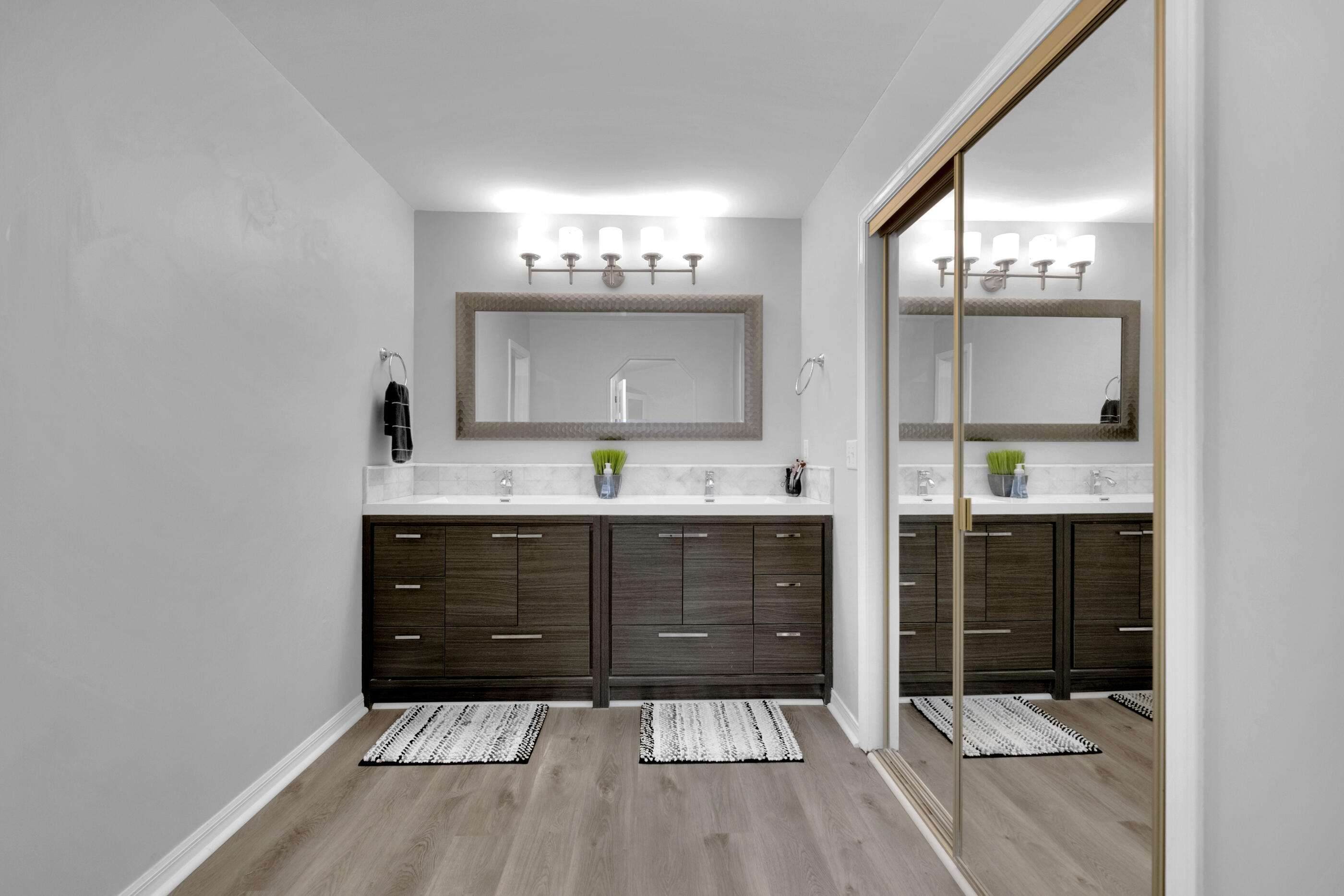 708 Caribbean Way Niceville, FL 32578 - Photo 31 of 42 a bathroom with a sink and a mirror