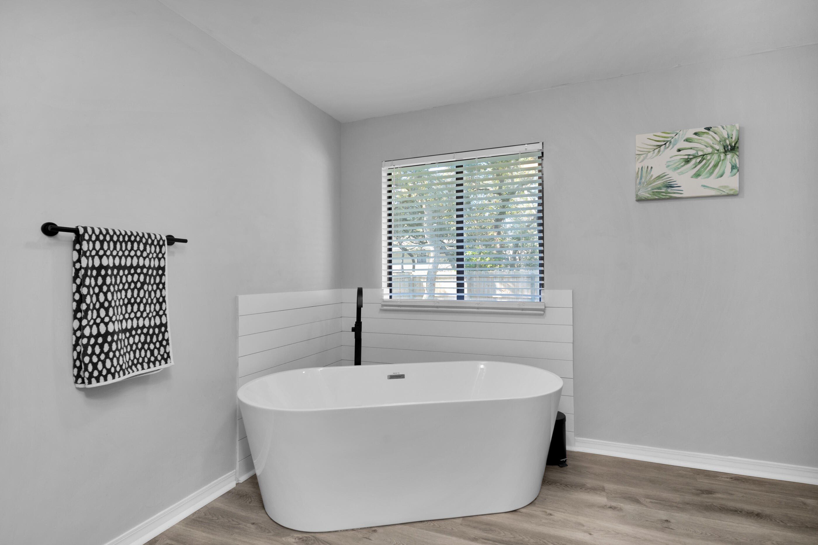 708 Caribbean Way Niceville, FL 32578 - Photo 33 of 42 a white bath tub sitting next to a window