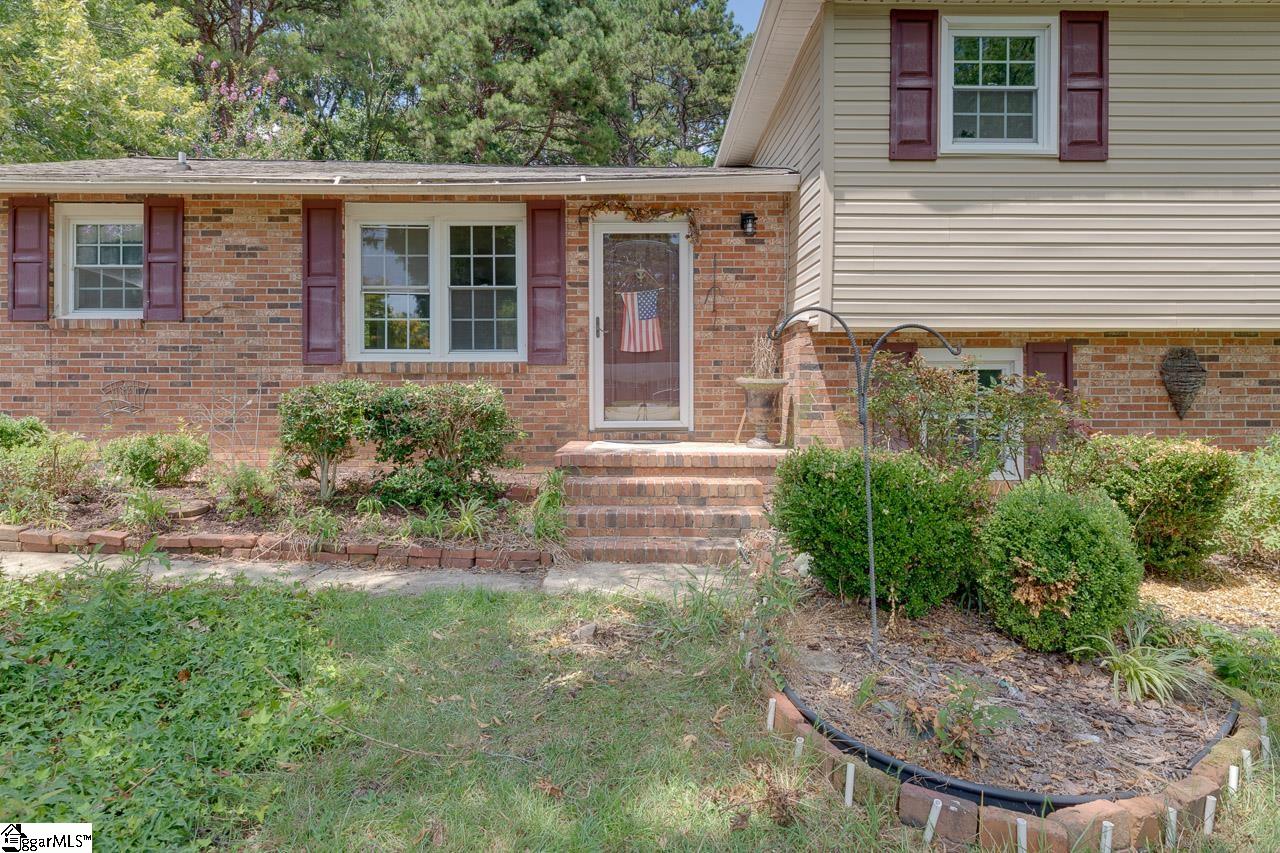 714 Fairview Street Fountain Inn, SC 29644 - Photo 4 of 31
