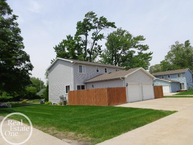 2622 Maple Street Port Huron, MI 48060 - Photo 3 of 14