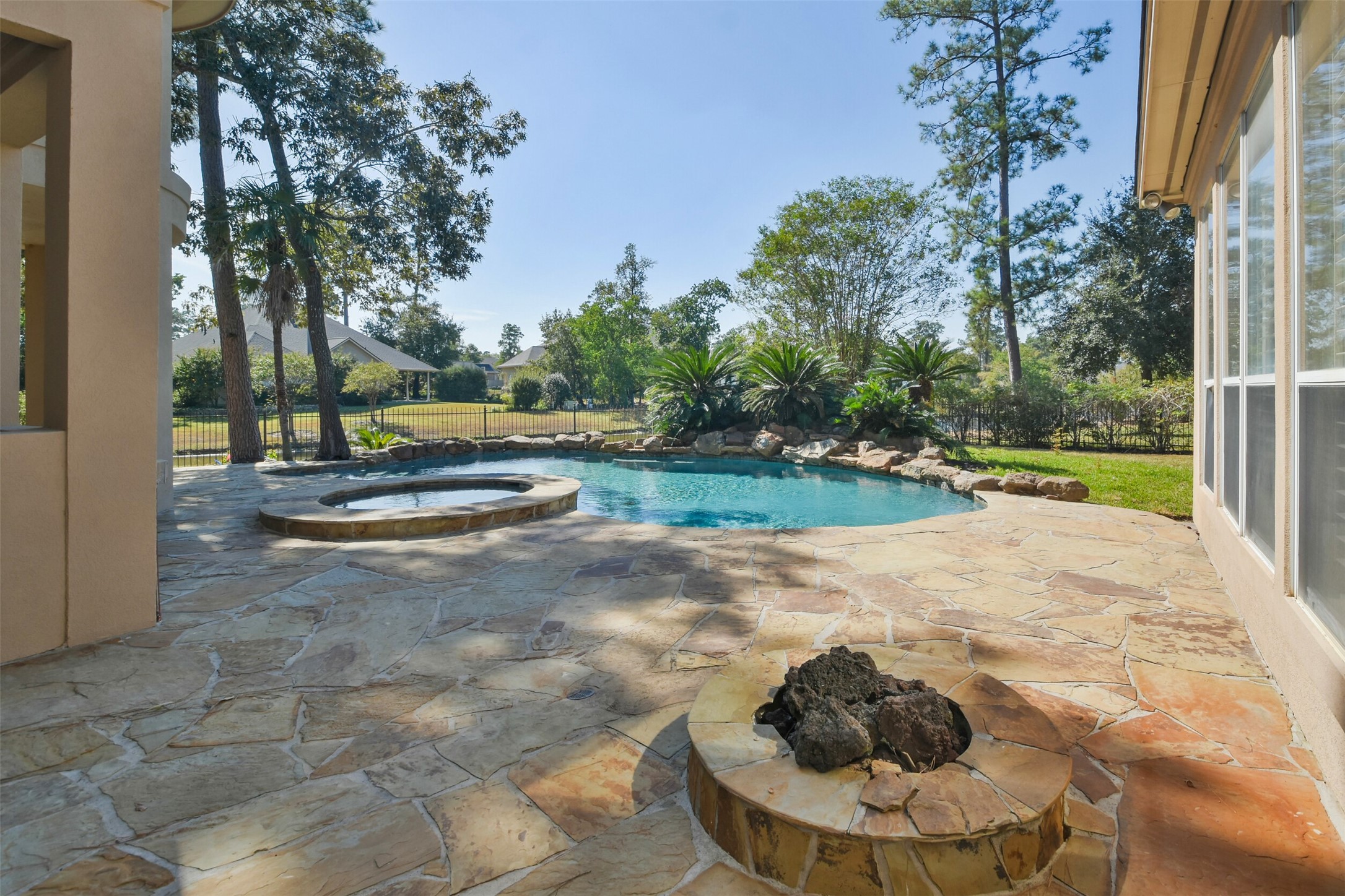 8114 Hideaway Lake Circle Spring, TX 77389 - Photo 41 of 50 a view of a backyard