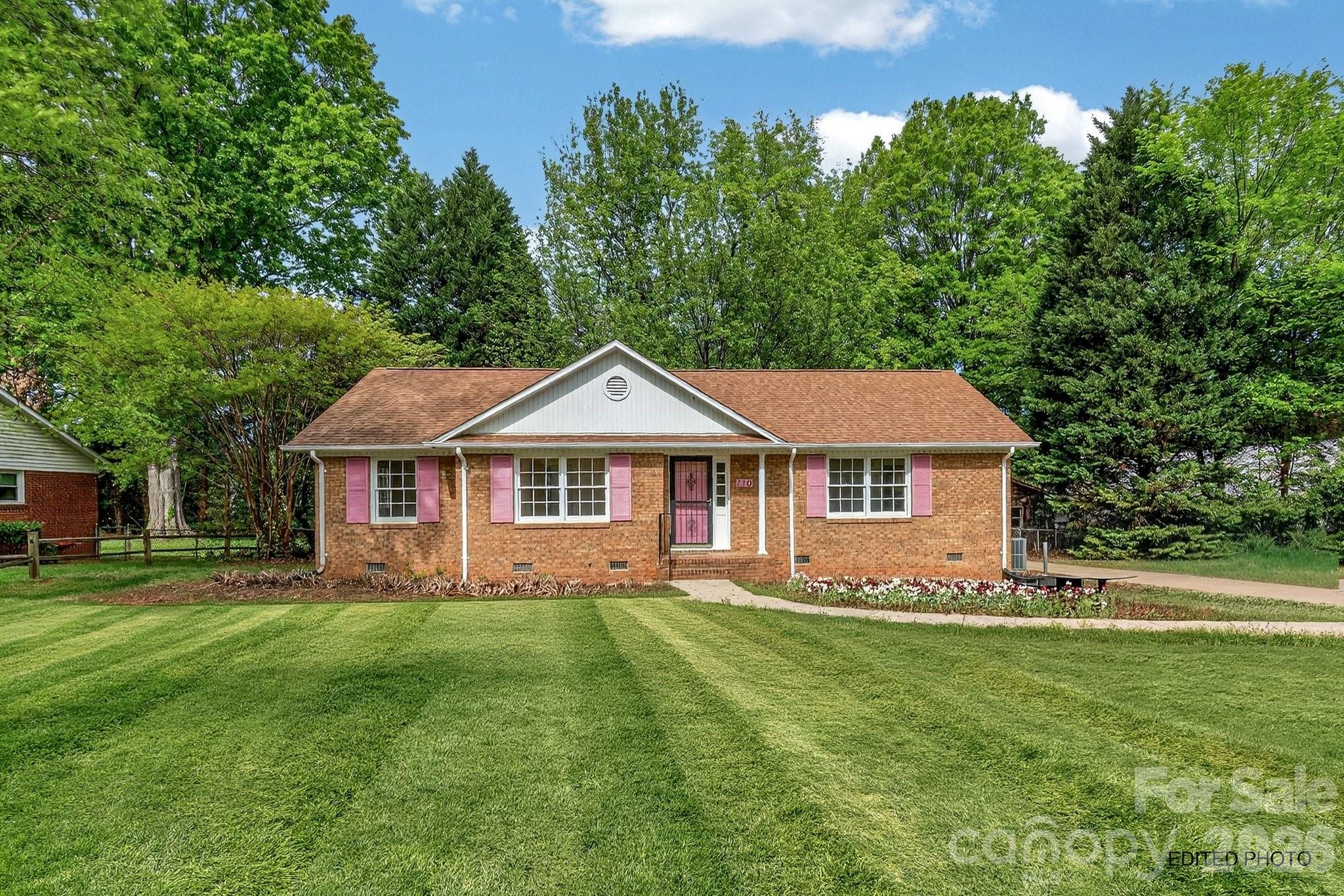 710 Twin Oaks Road Davidson, NC 28036 - Photo 2 of 39 Gallery Image 2