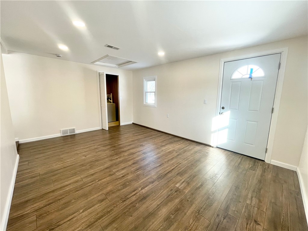 39 Elmhurst Circle Aurelius, NY 13021 - Photo 4 of 24 Mudroom