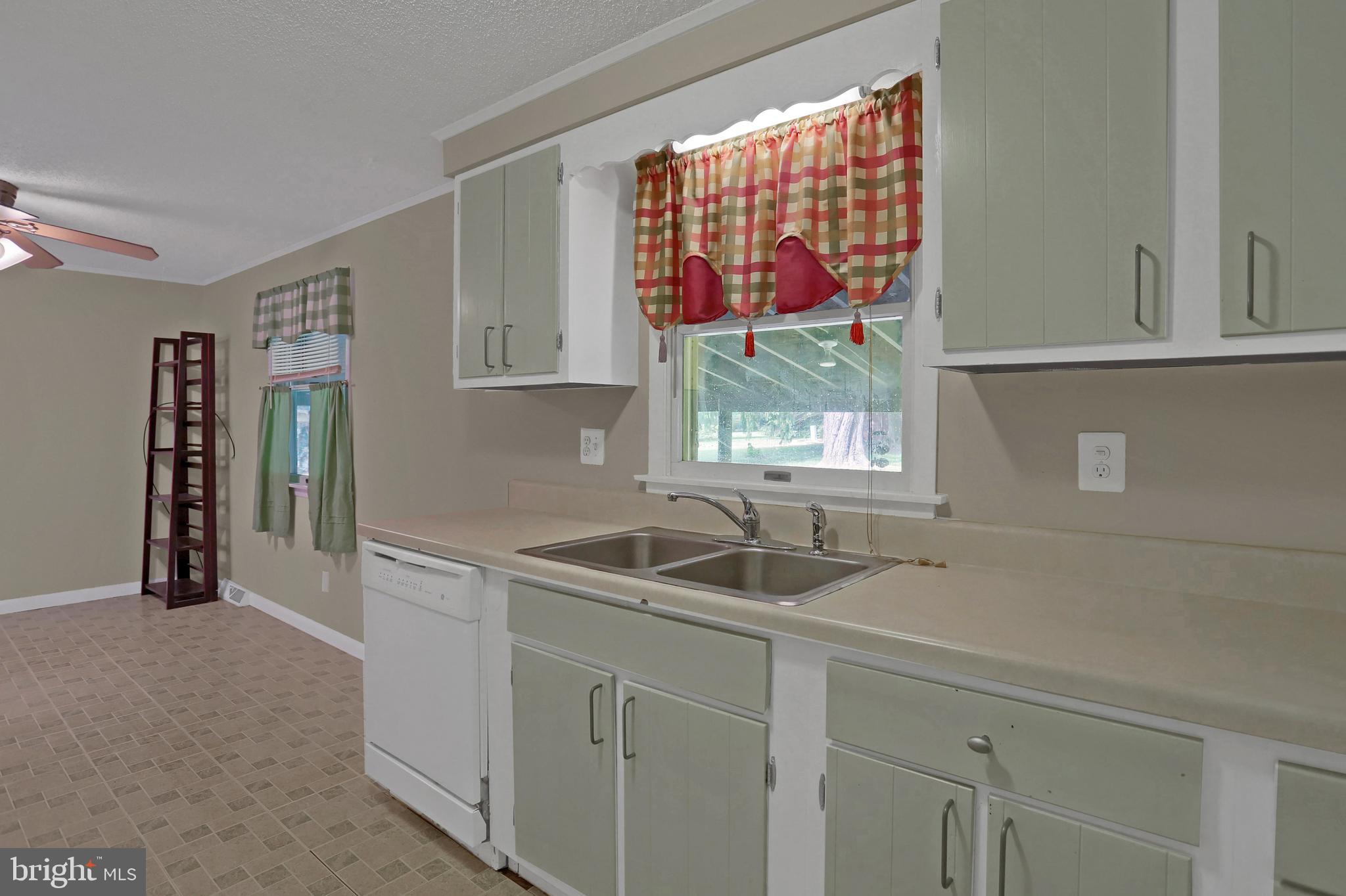 49 Poplar View Road Delta, PA 17314 - Photo 5 of 36 Gallery Image 5