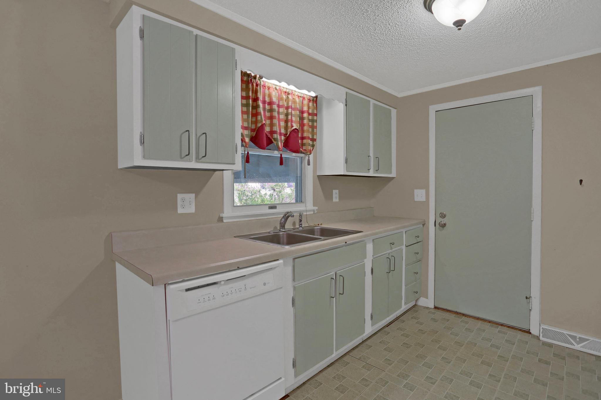 49 Poplar View Road Delta, PA 17314 - Photo 6 of 36 Gallery Image 6