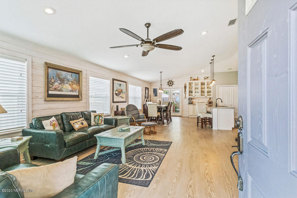 405 2nd Street St. Augustine, FL 32084 - Photo 29 of 49 a living room with furniture