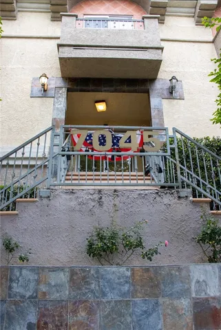 $399,000 | 7045 Woodley Avenue, Unit 124, Lake Balboa, CA 91406
