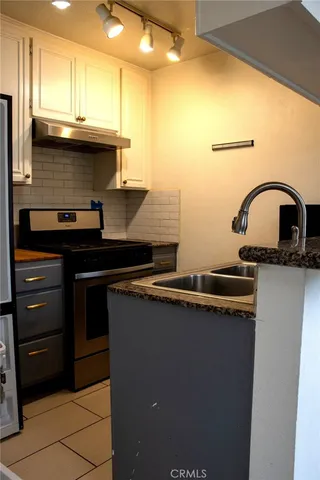 $399,000 | 7045 Woodley Avenue, Unit 124, Lake Balboa, CA 91406