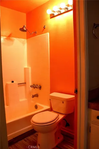 $399,000 | 7045 Woodley Avenue, Unit 124, Lake Balboa, CA 91406