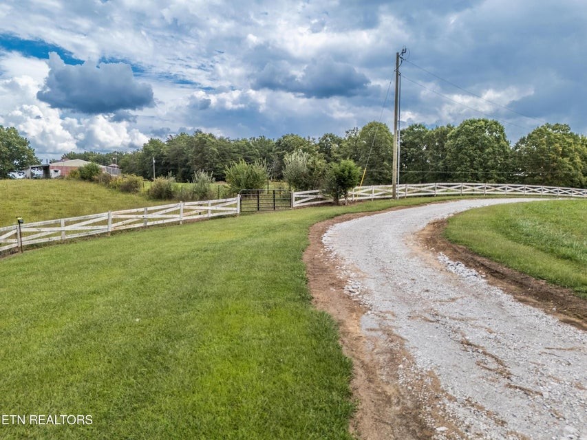 1079 York Road Crossville, TN 38555 - Photo 4 of 32 Gallery Image 4