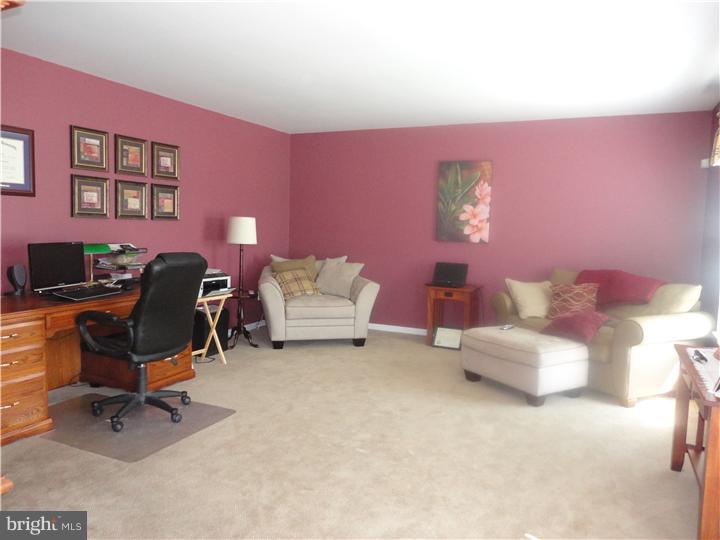 541 Middletown Road Media, PA 19063 - Photo 5 of 23 Living Room