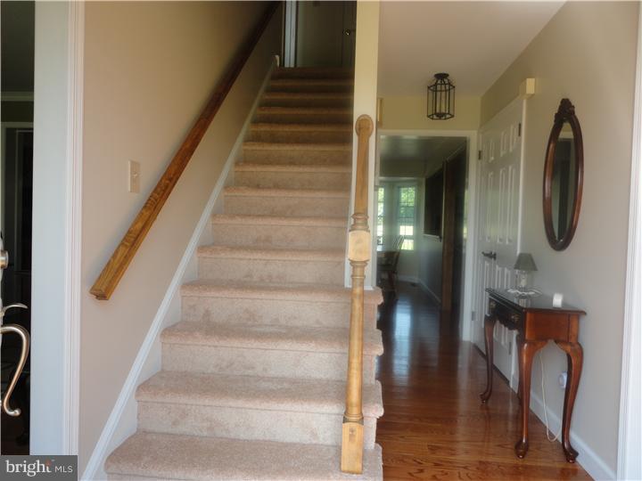 541 Middletown Road Media, PA 19063 - Photo 10 of 23 Hallway