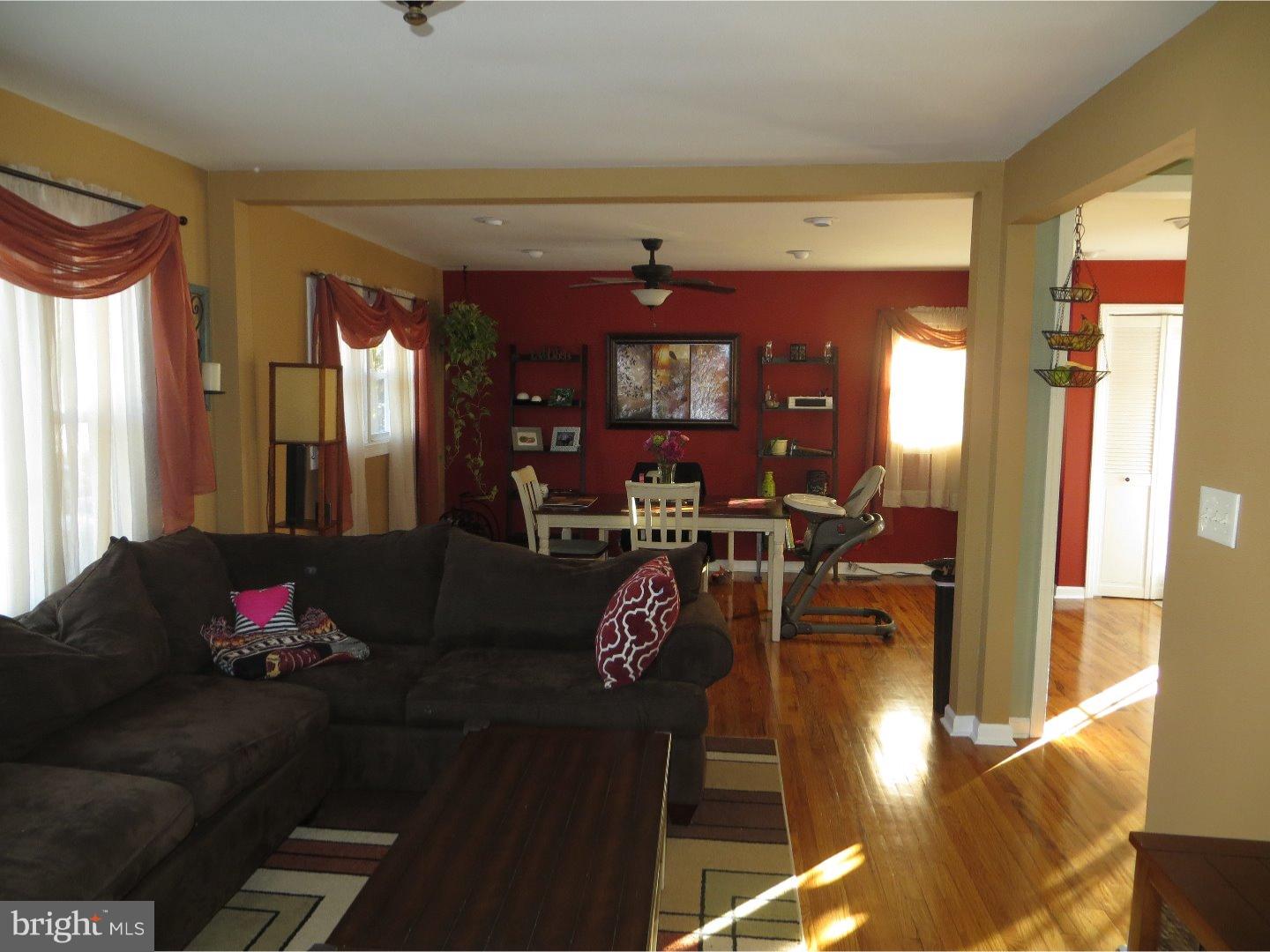 84 Stephen Road Brick, NJ 08724 - Photo 3 of 23 Living Room