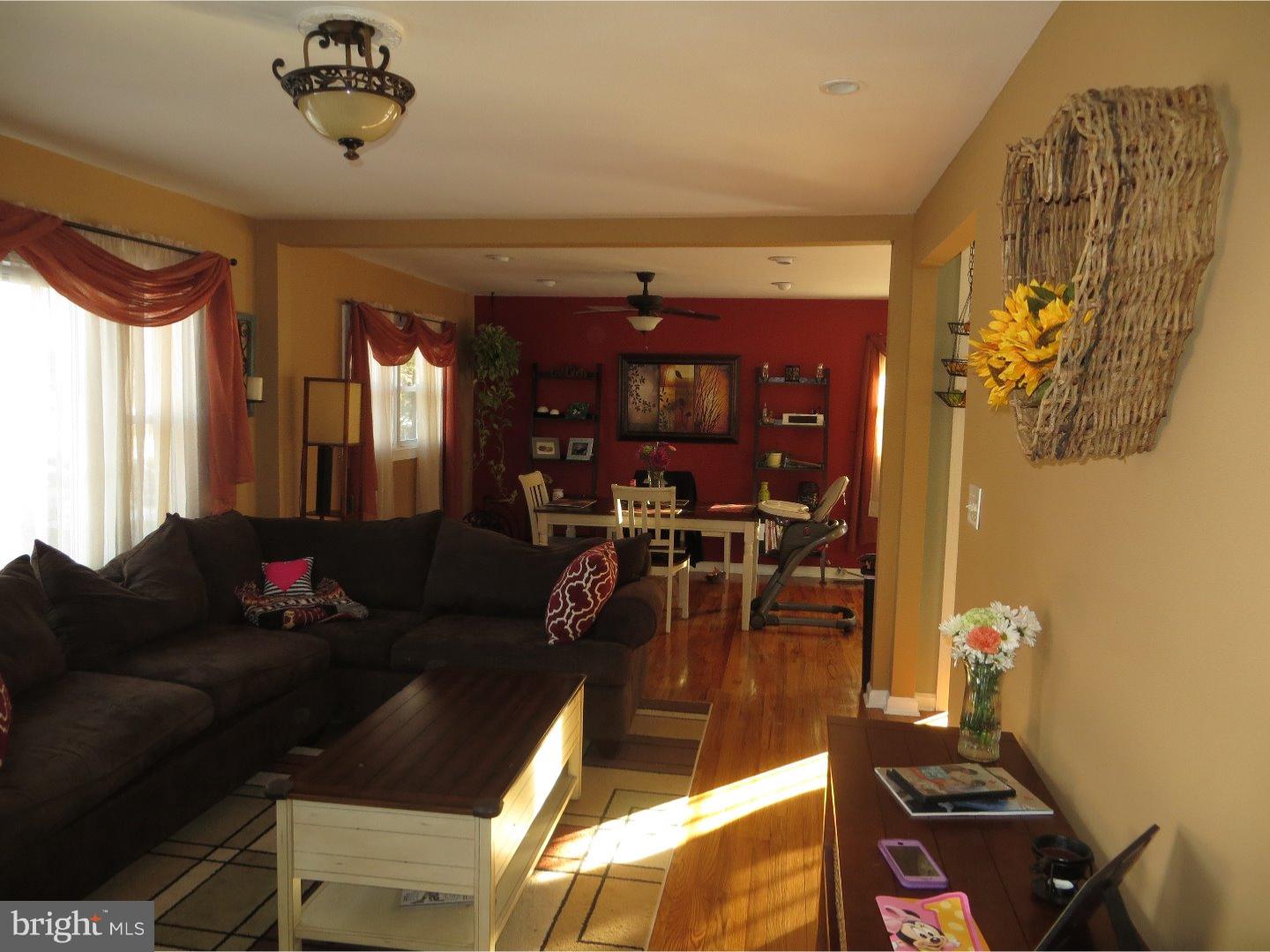 84 Stephen Road Brick, NJ 08724 - Photo 4 of 23 Living Room