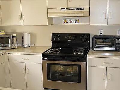 5920 York Lane Davie, FL 33331 - Photo 11 of 30