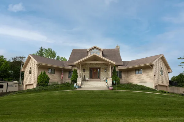 $499,000 | 1000 Echo Lake Drive, Piqua, OH 45356