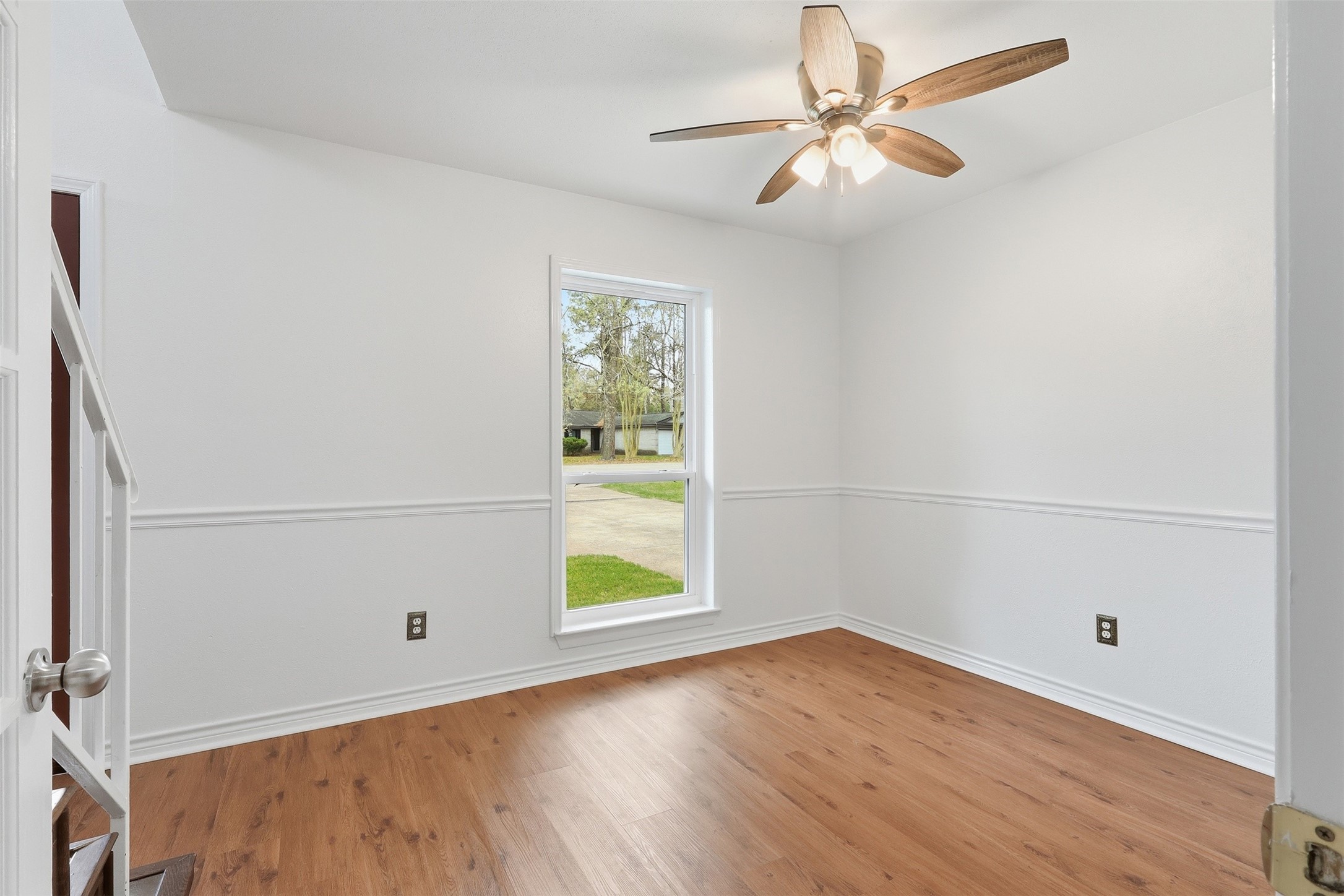 10 East Broken Oak Court Spring, TX 77381 - Photo 12 of 47 Ample natural light throughout the home. Upgraded energy efficient windows keeps it nice and cool.