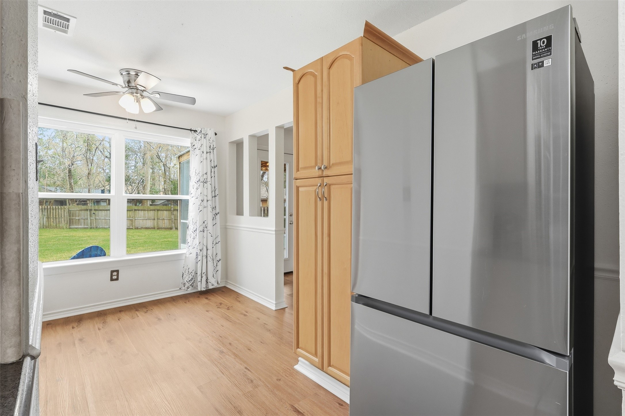 10 East Broken Oak Court Spring, TX 77381 - Photo 15 of 47 Breakfast nook with double windows. A wonderful view into your spacious backyard.