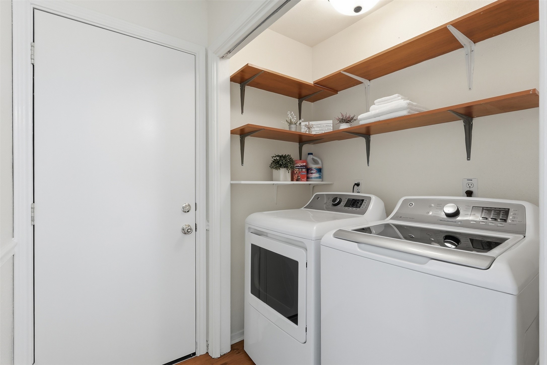 10 East Broken Oak Court Spring, TX 77381 - Photo 18 of 47 Tons of storage to keep your laundry room tidy and free from clutter!