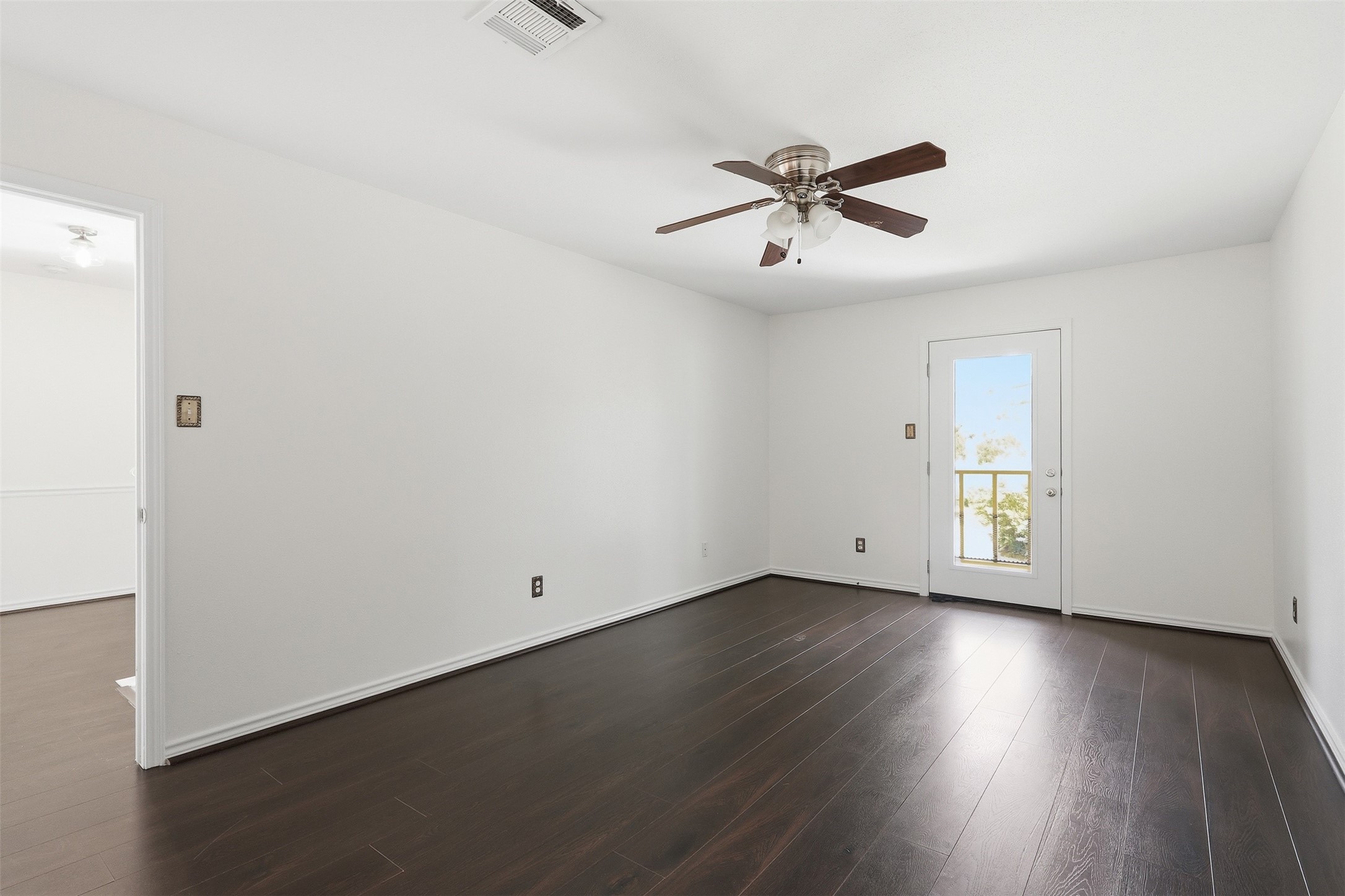 10 East Broken Oak Court Spring, TX 77381 - Photo 26 of 47 Plenty of room in this primary suite for relaxation and downtime.
