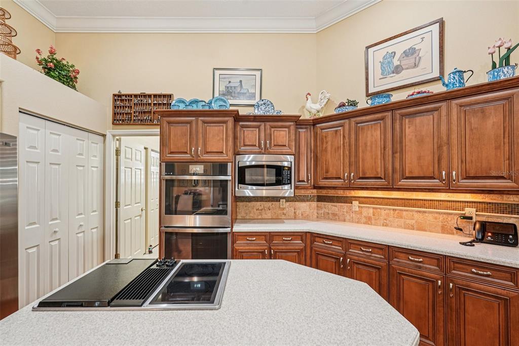 417 Huntridge Drive Venice, FL 34292 - Photo 16 of 68