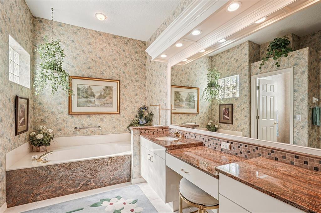 417 Huntridge Drive Venice, FL 34292 - Photo 23 of 68