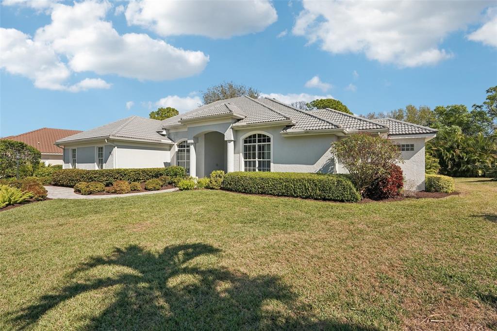 417 Huntridge Drive Venice, FL 34292 - Photo 4 of 68