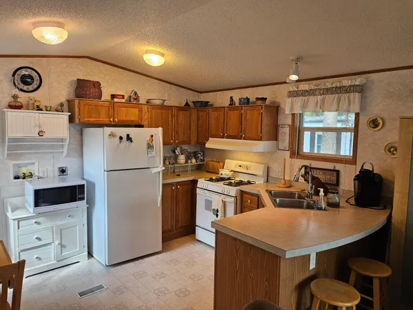 $250,000 | 10272 Lakeside Drive, Finlayson, MN 55735