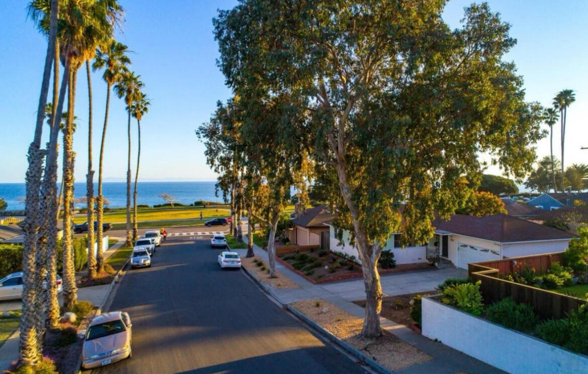 238 San Rafael Avenue Santa Barbara, CA 93109 - Photo 16 of 17 So close to the Pacific!