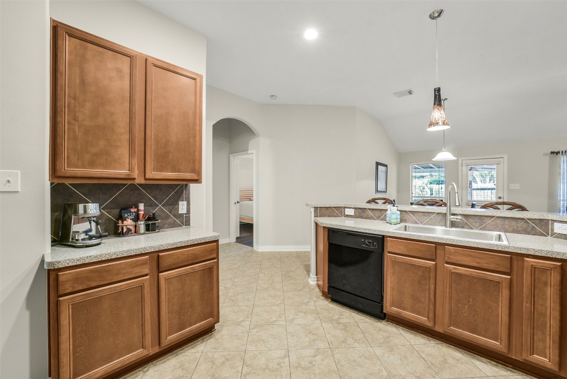 25103 Diamond Ranch Drive Katy, TX 77494 - Photo 17 of 34 The archway leads to the primary suite.