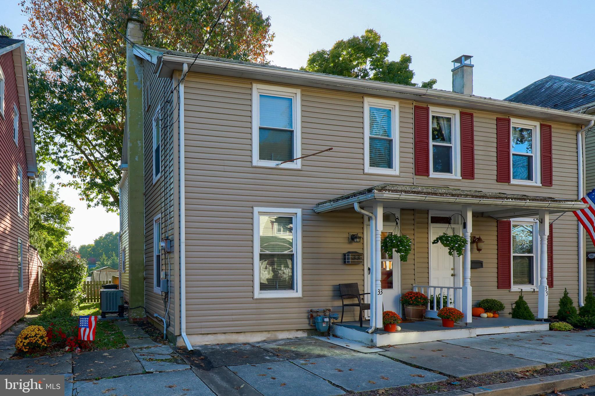 33 South Locust Street Lititz, PA 17543 - Photo 1 of 28