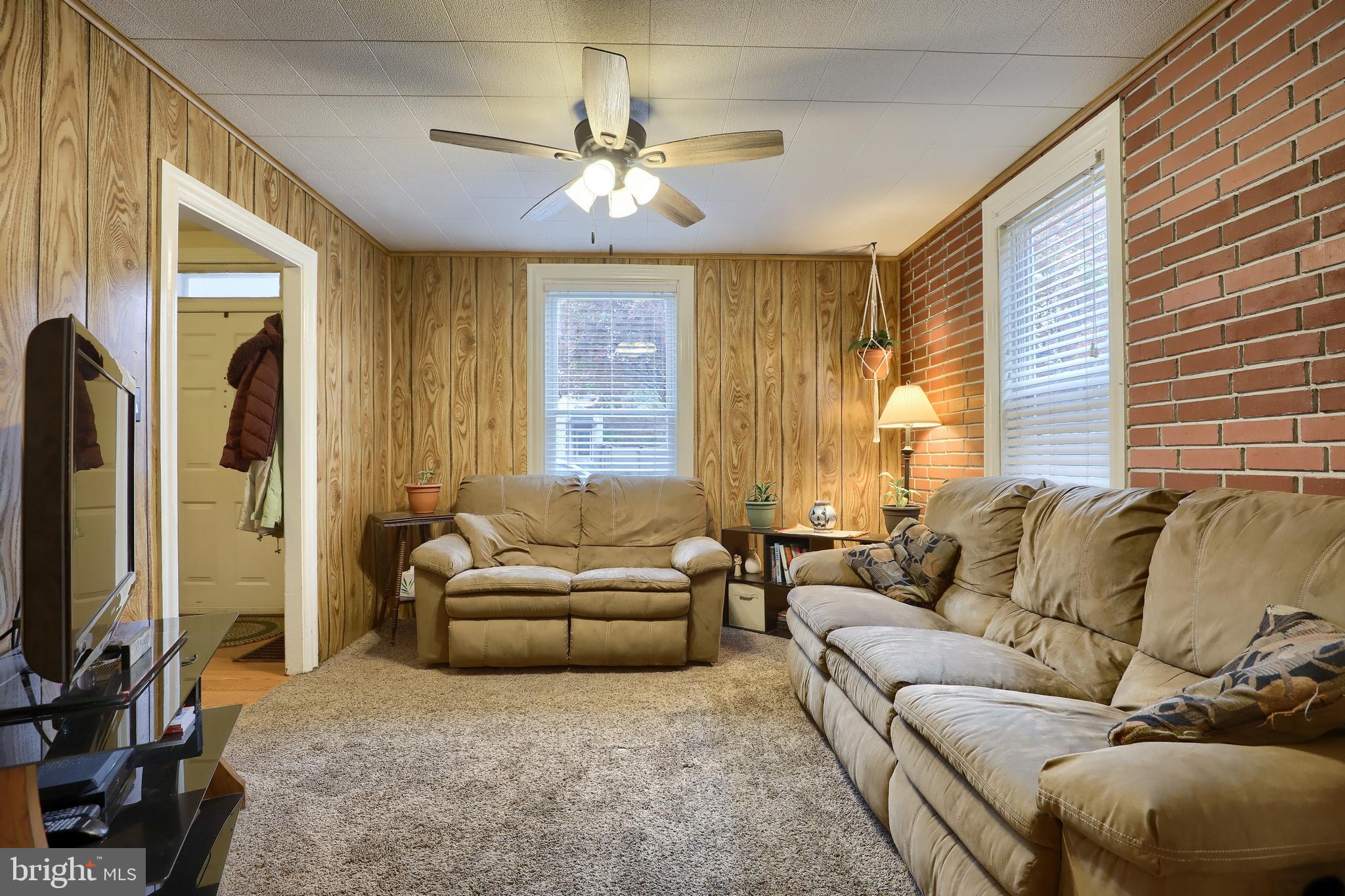 33 South Locust Street Lititz, PA 17543 - Photo 14 of 28