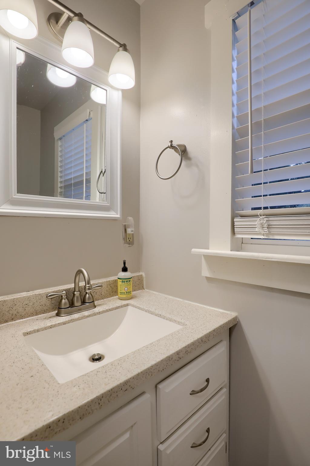 33 South Locust Street Lititz, PA 17543 - Photo 18 of 28