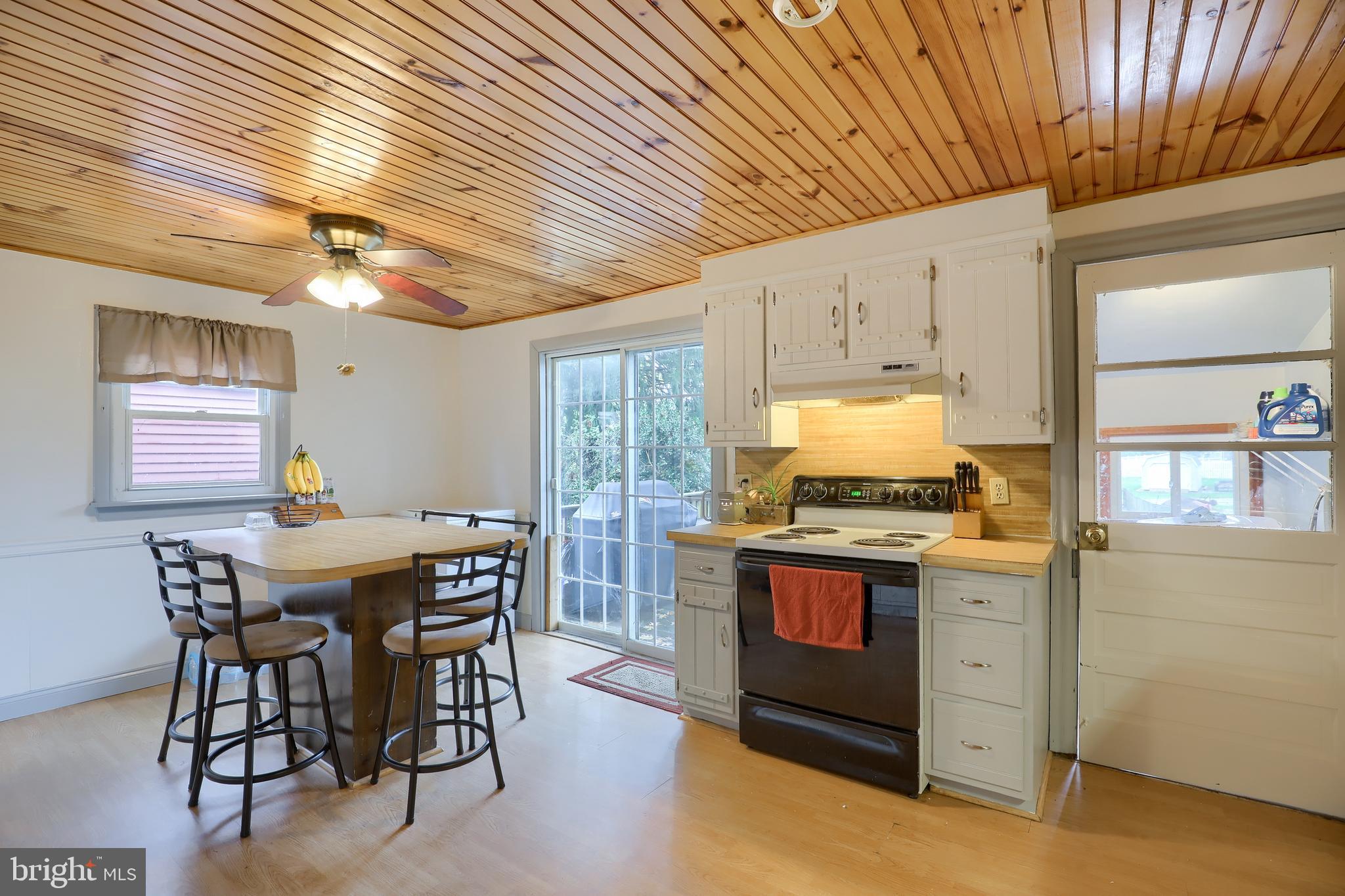 33 South Locust Street Lititz, PA 17543 - Photo 8 of 28