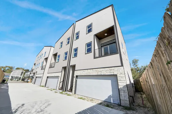 $2,600 | 1216 East 34th Street, Unit C, Houston, TX 77022