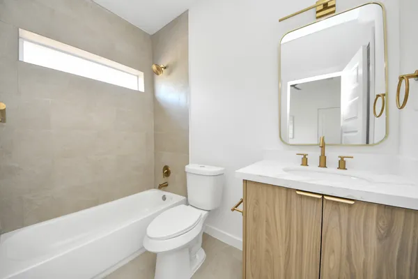 $2,600 | 1216 East 34th Street, Unit C, Houston, TX 77022