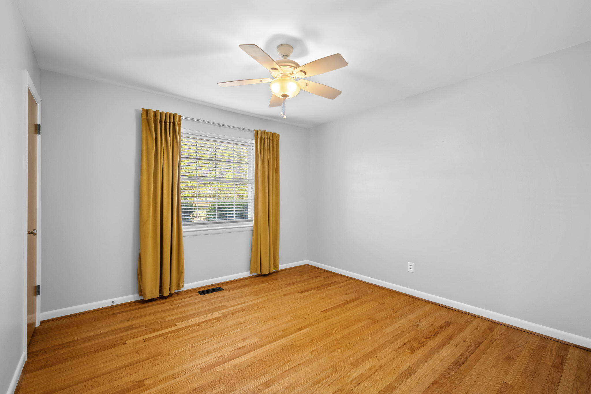 2510 Jenkins Road Chattanooga, TN 37421 - Photo 24 of 37 Bedroom 3