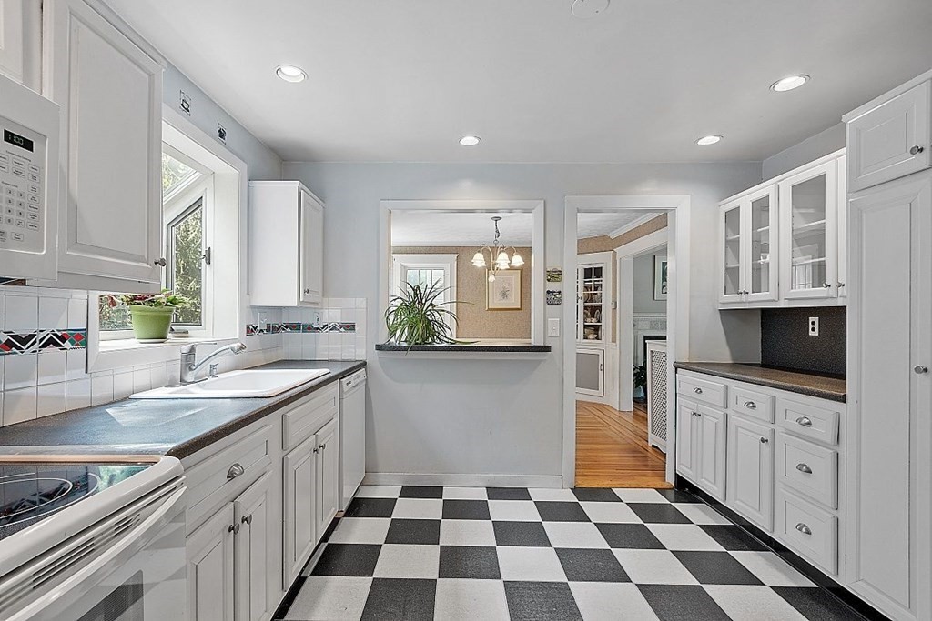 52 Plymouth Road Needham, MA 02492 - Photo 21 of 42 Gallery Image 21