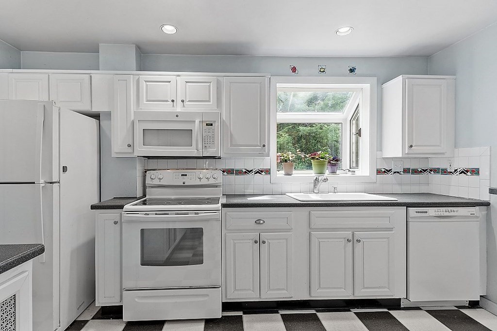 52 Plymouth Road Needham, MA 02492 - Photo 24 of 42 Gallery Image 24