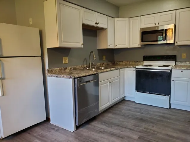 $2,100 | 2418 Adler, Middleton, WI 53562