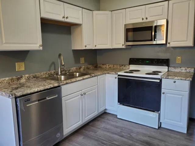 $2,100 | 2418 Adler, Middleton, WI 53562