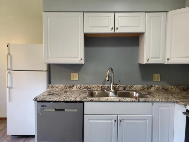 $2,100 | 2418 Adler, Middleton, WI 53562