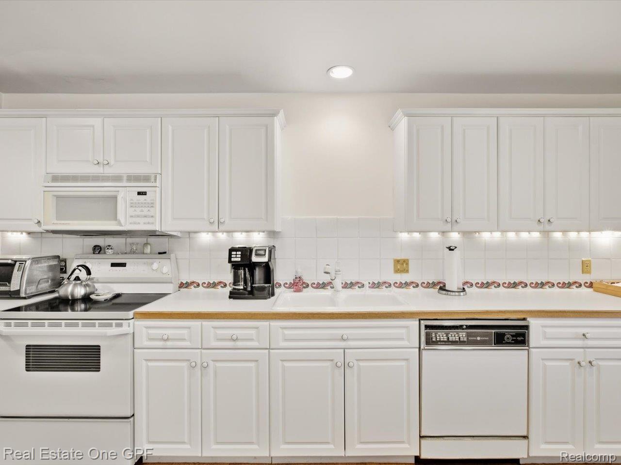 1715 River Road, Unit 21 St. Clair, MI 48079 - Photo 19 of 51 19-1715 River Rd -23.jpg