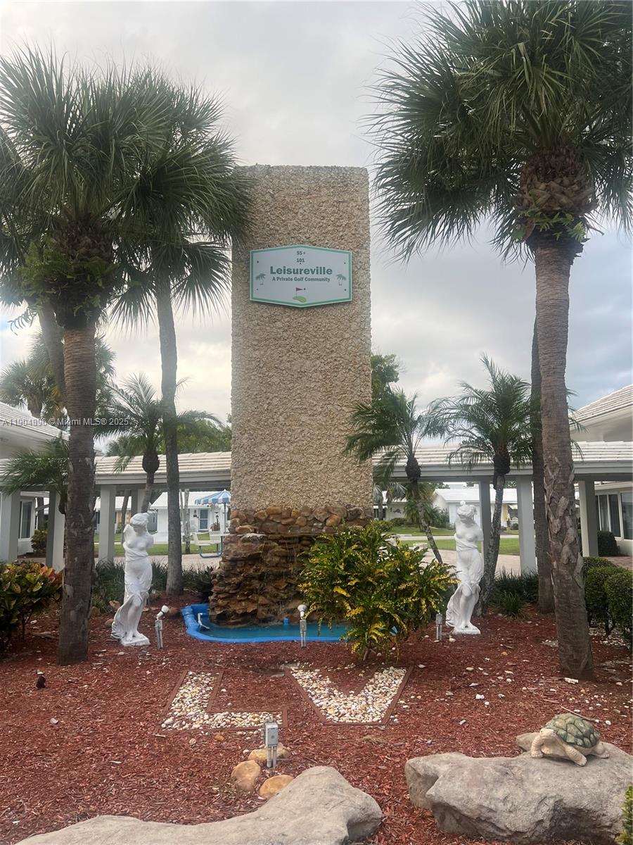 2501 West Golf Boulevard, Unit 128 Pompano Beach, FL 33064 - Photo 34 of 51 a view of a backyard