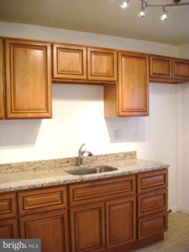 1009 St Dunstans Road Baltimore, MD 21212 - Photo 5 of 27 Kitchen