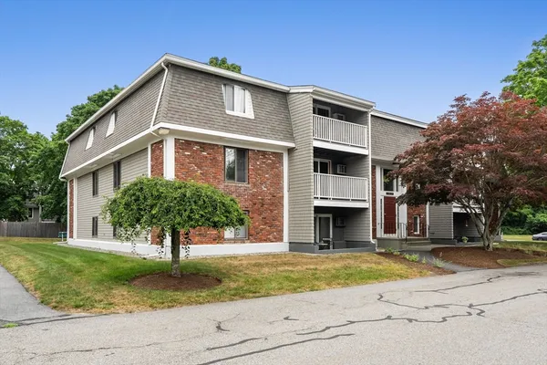 $309,000 | 220 Bedford Street, Unit 12D, Bridgewater, MA 02324