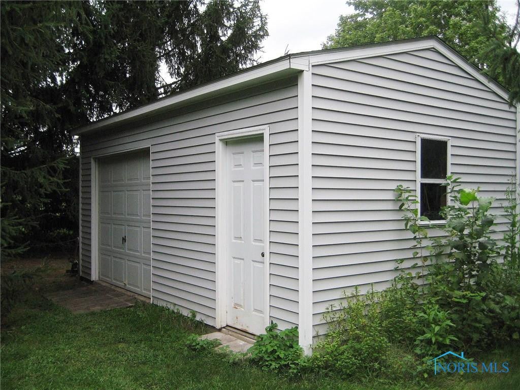 6062 Finzel Road Whitehouse, OH 43571 - Photo 27 of 27 Additional stand alone extra rear yard 1.5 car garage!