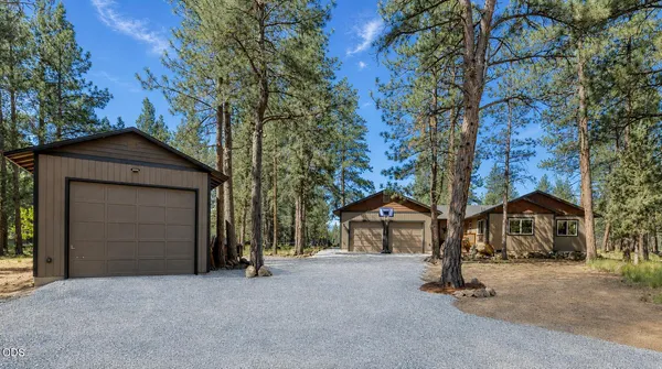 $949,000 | 15917 Pinion Jay Lane, Sisters, OR 97759
