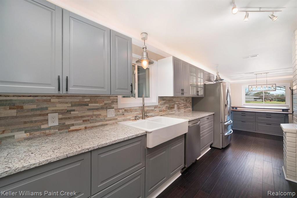 2511 West Avon Road Rochester Hills, MI 48309 - Photo 6 of 26