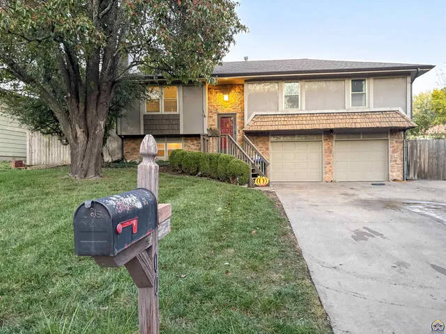 $237,000 | 3100 Southeast Eveningtide Way, Topeka, KS 66605